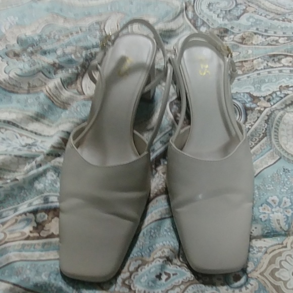 Ladies 9 2 5 Cream Sandals - Picture 5 of 5